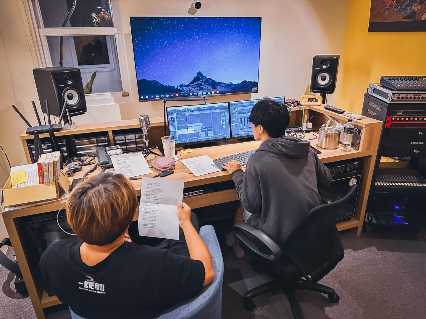 台南專業影像製作錄音室 南部影片製作推薦台南影片製作公司 企業品牌故事 影像製作流程 商務訪談影片 品牌定位影片 影片製作公司選擇 收音設備選擇 影像製作技術 影片質感提升 訪談影片製作